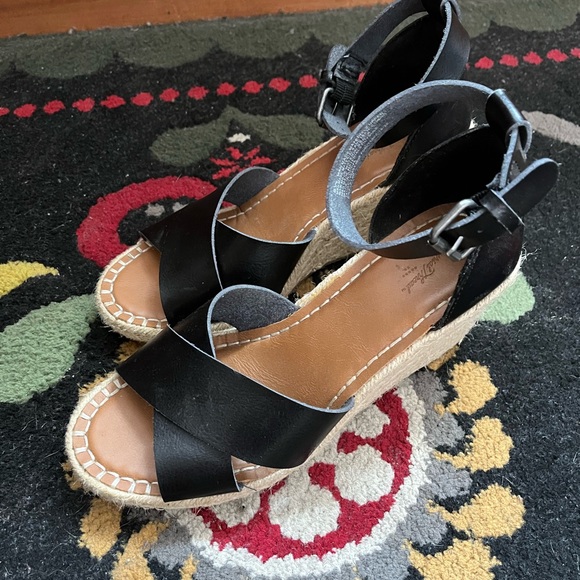 Universal Thread black wedge sandals size 8 1/2 - Picture 2 of 5